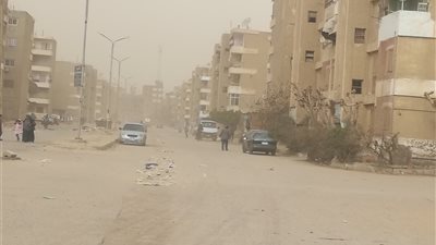 عاصفة ترابية شديدة تضرب شوارع السويس (صور)