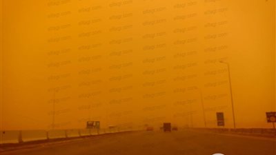 انعدام الرؤية بسبب العاصفة الترابية بطريق أكتوبر (صور)