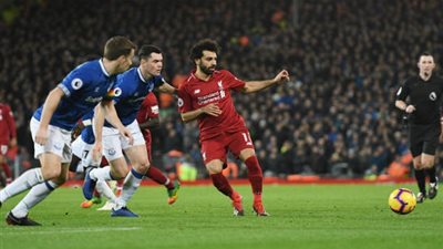 قائد ليفربول يتجاهل محمد صلاح
