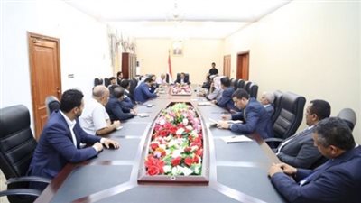 الحكومة اليمنية: نواجه حرباً اقتصادية من الميليشيات الحوثية
