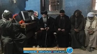 الأنبا أغاثون في زيارة رعوية لبعض أبناء قرية شارونة بمغاغة (صور)