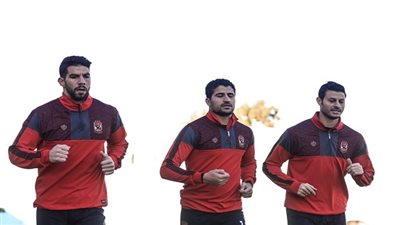 تدريبات بدنية وفنية شاقة لحراس مرمى الأهلي