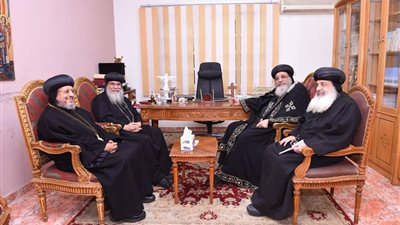 لتهدئة الأوضاع.. البابا تواضروس يستقبل أسقف عام المنيا