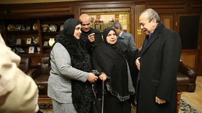 محافظ كفر الشيخ يكرم الأم المثالية 