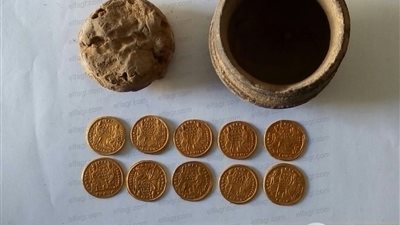 العثور على مجموعة من العملات الذهبية ترجع للعصر البيزنطي في الداخلة