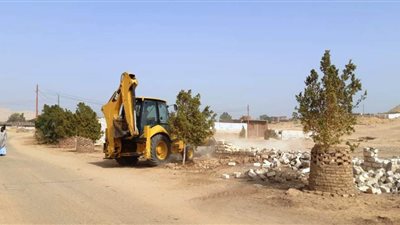 أسوان تستأنف حملة الإزالات الفورية على الأراضي الزراعية