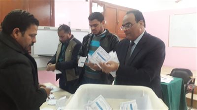 المؤشرات الأولية اكتساح مرشح 