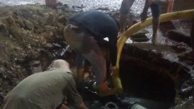 عودة المياه لكفر الزيات بعد إصلاح الماسورة الرئيسية (صور)