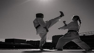 سارة مختار.. أول فتاة سعودية تتدرب الكاراتيه بالمملكة