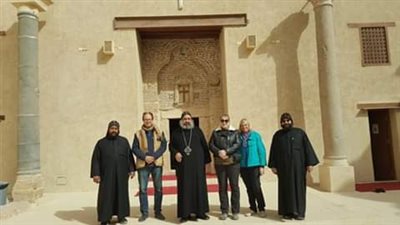 وفد مركز البحوث الأمريكي يزور دير الأحمر بسوهاج (صور)