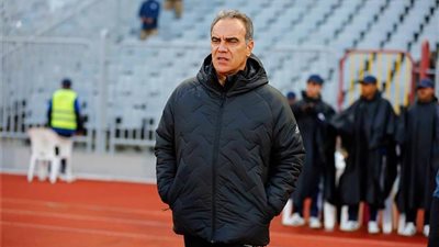 لاسارتي يعقد محاضرة أخيرة مع لاعبي الأهلي قبل مواجهة بطل الجزائر