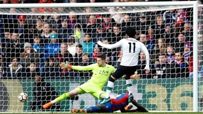 مدافع كريستال بالاس يُهدد محمد صلاح