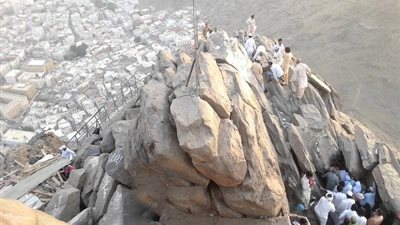 سقوط صخرة من جبل غار حراء يتسبب في وفاة معتمرة