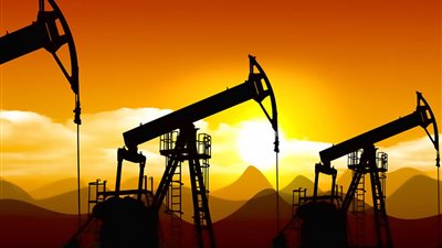 أسعار النفط تقفز 3 بالمئة بدعم من خطة أوبك لخفض الإمدادات