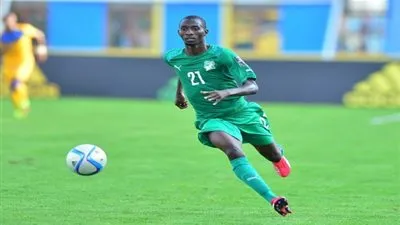 جنوب إفريقيا تتسبب في إصابة مدافع الوداد بمرض خطير