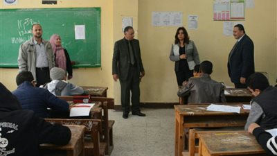 محافظ دمياط تتفقد لجان امتحانات الإعدادية.. وتؤكد سهولتها 