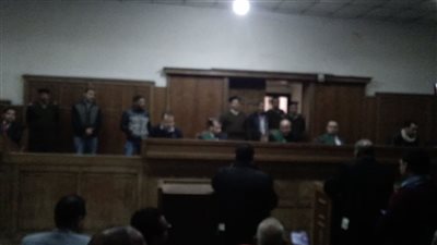 زوجة المتهم بقتل طفليه بالدقهلية تدخل في نوبة بكاء بعد إنكار زوجها للجريمة