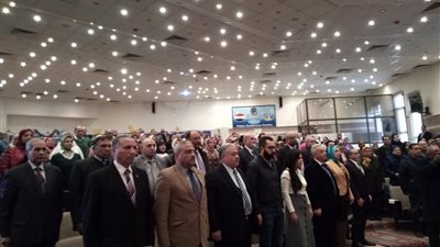 سكرتير محافظة الإسكندرية يكرم وكيلة التربية والتعليم لخروجها على المعاش (صور)