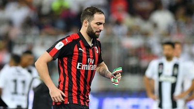 خطوة مفاجئة تحسم مصير هيجواين مع ميلان