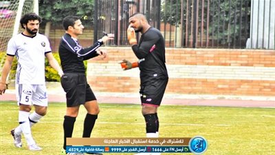حارس الجزيرة يستعين بقميص الأهلي في مباراة طنطا لجلب الحظ (صور)