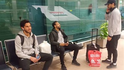 بعثة الأهلي تعود إلى القاهرة بعد التعادل مع شبيبة الساورة في الجزائر