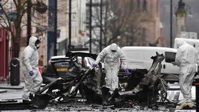 شرطة أيرلندا الشمالية تعتقل رجلين على خلفية هجوم بسيارة مفخخة