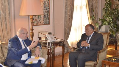 شكري يبحث سبل تطوير التعاون مع المفوض الأوروبي للزراعة 