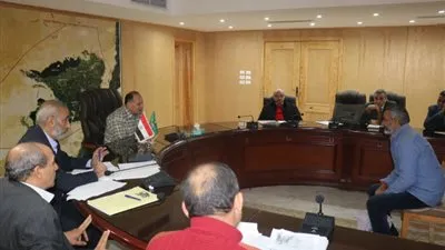 مساعدات مالية لحالات الإنسانية ودراسة مشروعات صغيرة وترخيص أكشاك لبعض الأسر بالفيوم (صور)