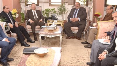 محافظ بني سويف يبحث مع 