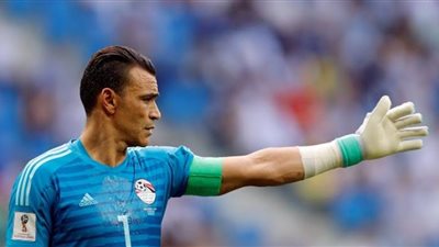 خاص.. رئيس النجوم يكشف حقيقة ضم عصام الحضري