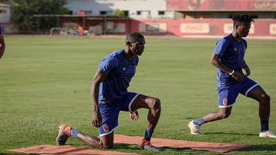 عاجل.. مدافع الأهلي ينتقل للدوري العراقي