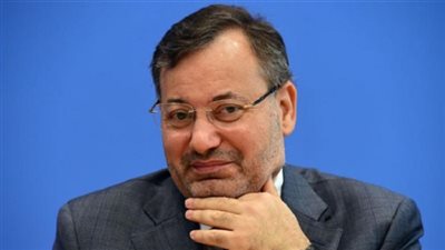 بسبب زواجه العرفى.. النيابة المغربية تصدر مذكرة توقيف ضد الإخوانى أحمد منصور