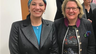 وزيرة البيئة الألمانية تشيد بنظيرتها المصرية.. وتناقش معها تطبيق 
