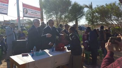 العيد القومي للبحر الأحمر: المحافظ يوزع أجهزة طبية لذوي الاحتياجات الخاصة (صور)