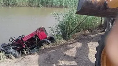 مصرع سائق إثر انقلاب جرار زراعي في ترعة بالبحيرة