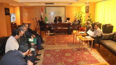 محافظ الفيوم يستقبل مدير الهيئة العامة للإصلاح الزراعي (صور)