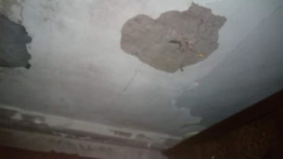 إخلاء عقار تعرض لانهيار جزئي بدمنهور (صور)