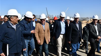   وزير البترول ومحافظ أسيوط يتفقدون عدد من المشروعات البترولية بأسيوط 