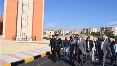 محافظ البحر الأحمر يفتتح الطرق المؤدية لمساكن الروضة بالغردقة (صور)