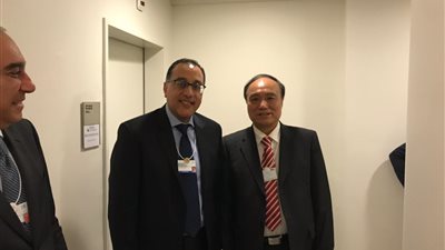 على هامش اجتماعات دافوس.. 