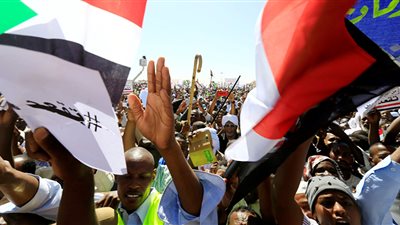 الشرطة السودانية تطلق الغاز المسيل للدموع على تجمع احتجاجي لمهندسين