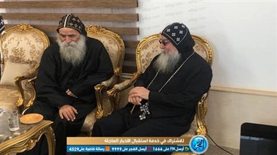 الأنبا مكاريوس في زيارة لأسقف نقادة وقوص للاطمئنان على صحته (صور)