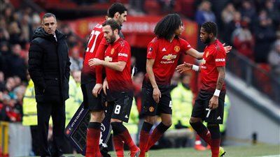 جاري نيفيل يصرح: لا أثق في لاعبي مانشستر يونايتد  