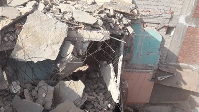 تفاصيل انهيار عقار قديم في وسط الإسكندرية (صور)