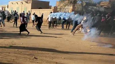 الشرطة السودانية تستخدم الغاز المسيل للدموع لتفريق تظاهرات بالخرطوم