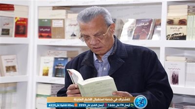 الكاتب الصحفي عادل حمودة يتفقد أروقة معرض القاهرة الدولي للكتاب (فيديو وصور)