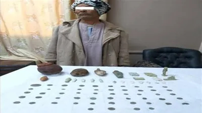 ضبط حلاق وبحوزته 77 قطعة أثرية في أسيوط