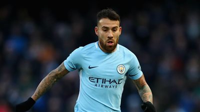 مدافع مان سيتي على رادار برشلونة.. وجوارديولا يستقر على البديل 