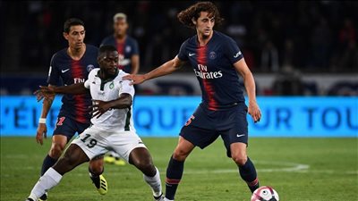 هل يتسبب تعاقد برشلونة مع دي يونج في فشل جلب نجم وسط باريس ؟