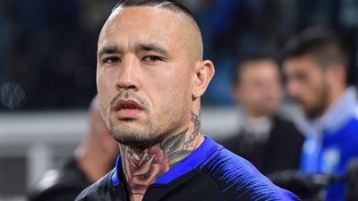 إنتر ميلان يقرر التخلص من نجم وسطه .. وتوتنهام يترقب الموقف